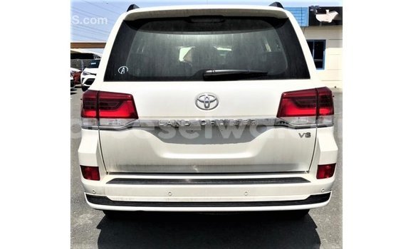 Buy Import Toyota Land Cruiser White Car in Import - Dubai in East Mahé Buy Import Toyota Land Cruiser White Car in Import - Dubai in East Mahé