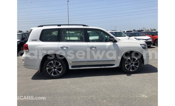 Buy Import Toyota Land Cruiser White Car in Import - Dubai in East Mahé Buy Import Toyota Land Cruiser White Car in Import - Dubai in East Mahé
