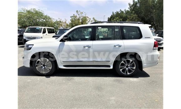 Buy Import Toyota Land Cruiser White Car in Import - Dubai in East Mahé Buy Import Toyota Land Cruiser White Car in Import - Dubai in East Mahé
