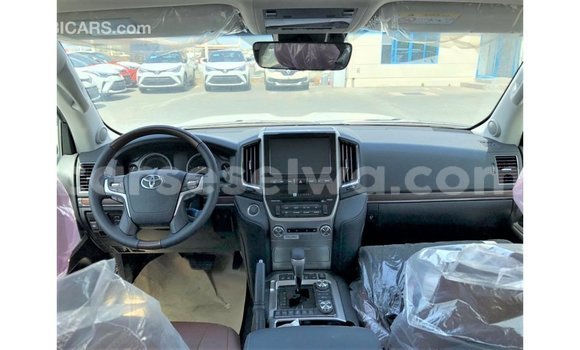 Buy Import Toyota Land Cruiser White Car in Import - Dubai in East Mahé Buy Import Toyota Land Cruiser White Car in Import - Dubai in East Mahé
