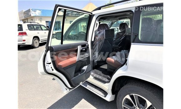 Buy Import Toyota Land Cruiser White Car in Import - Dubai in East Mahé Buy Import Toyota Land Cruiser White Car in Import - Dubai in East Mahé