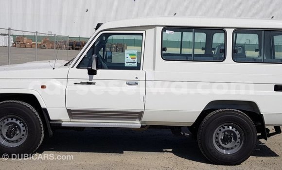Buy Import Toyota Land Cruiser White Car in Import - Dubai in East Mahé Buy Import Toyota Land Cruiser White Car in Import - Dubai in East Mahé