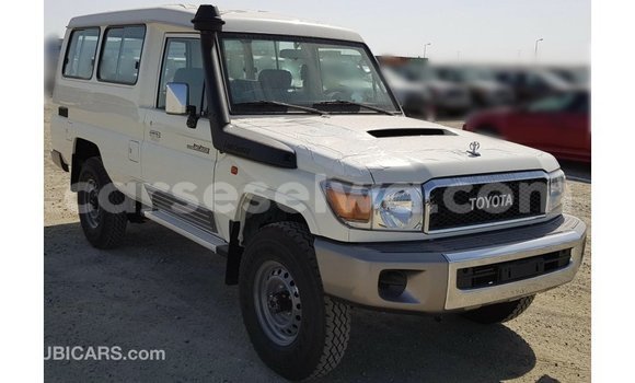 Buy Import Toyota Land Cruiser White Car in Import - Dubai in East Mahé Buy Import Toyota Land Cruiser White Car in Import - Dubai in East Mahé