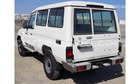 Buy Import Toyota Land Cruiser White Car in Import - Dubai in East Mahé Buy Import Toyota Land Cruiser White Car in Import - Dubai in East Mahé