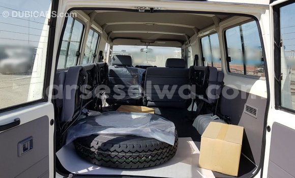 Buy Import Toyota Land Cruiser White Car in Import - Dubai in East Mahé Buy Import Toyota Land Cruiser White Car in Import - Dubai in East Mahé