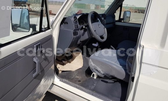 Buy Import Toyota Land Cruiser White Car in Import - Dubai in East Mahé Buy Import Toyota Land Cruiser White Car in Import - Dubai in East Mahé