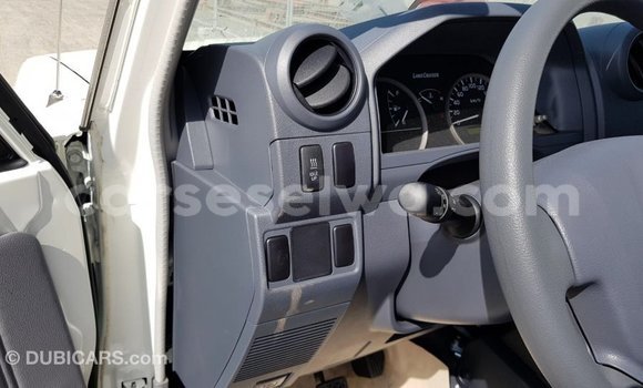 Buy Import Toyota Land Cruiser White Car in Import - Dubai in East Mahé Buy Import Toyota Land Cruiser White Car in Import - Dubai in East Mahé