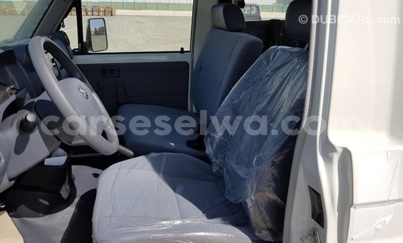 Buy Import Toyota Land Cruiser White Car in Import - Dubai in East Mahé Buy Import Toyota Land Cruiser White Car in Import - Dubai in East Mahé