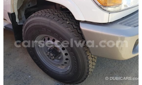 Buy Import Toyota Land Cruiser White Car in Import - Dubai in East Mahé Buy Import Toyota Land Cruiser White Car in Import - Dubai in East Mahé