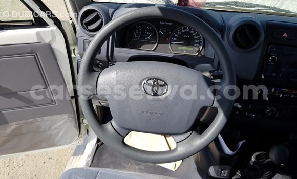 Buy Import Toyota Land Cruiser White Car in Import - Dubai in East Mahé Buy Import Toyota Land Cruiser White Car in Import - Dubai in East Mahé