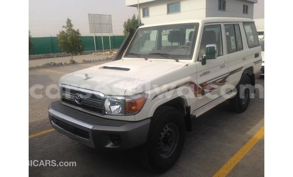 Buy Import Toyota Land Cruiser White Car in Import - Dubai in East Mahé Buy Import Toyota Land Cruiser White Car in Import - Dubai in East Mahé