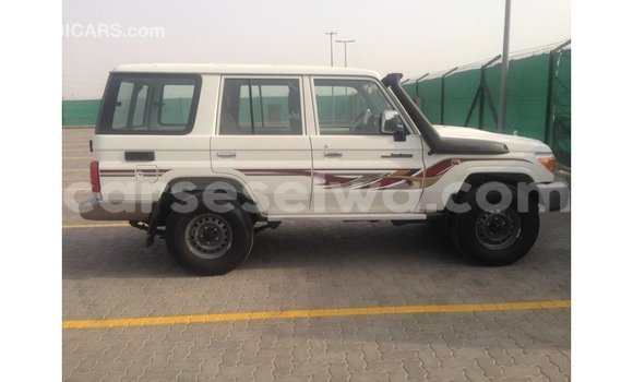 Buy Import Toyota Land Cruiser White Car in Import - Dubai in East Mahé Buy Import Toyota Land Cruiser White Car in Import - Dubai in East Mahé