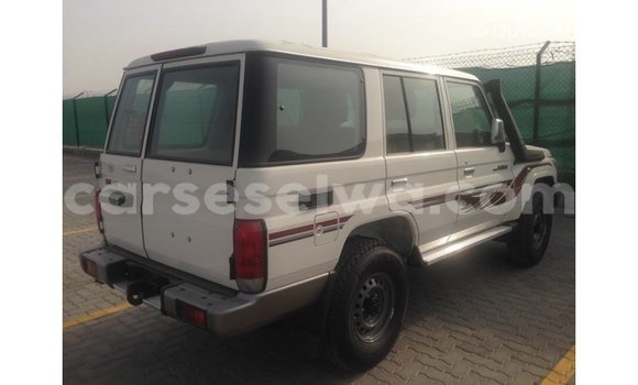 Buy Import Toyota Land Cruiser White Car in Import - Dubai in East Mahé Buy Import Toyota Land Cruiser White Car in Import - Dubai in East Mahé