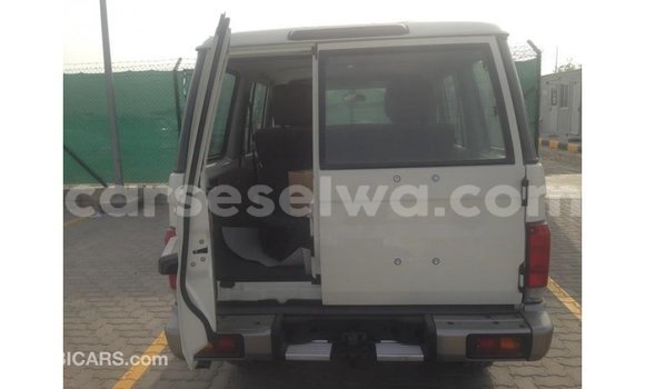 Buy Import Toyota Land Cruiser White Car in Import - Dubai in East Mahé Buy Import Toyota Land Cruiser White Car in Import - Dubai in East Mahé