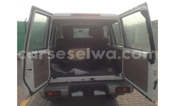 Buy Import Toyota Land Cruiser White Car in Import - Dubai in East Mahé Buy Import Toyota Land Cruiser White Car in Import - Dubai in East Mahé