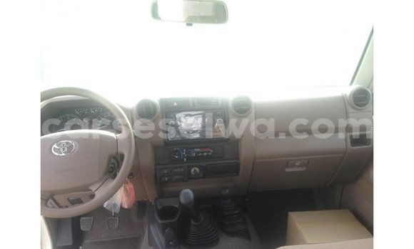 Buy Import Toyota Land Cruiser White Car in Import - Dubai in East Mahé Buy Import Toyota Land Cruiser White Car in Import - Dubai in East Mahé