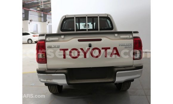 Buy Import Toyota Hilux White Car in Import - Dubai in East Mahé Buy Import Toyota Hilux White Car in Import - Dubai in East Mahé