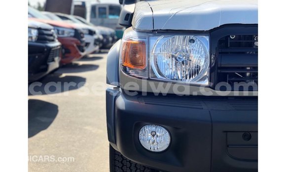 Buy Import Toyota Land Cruiser Beige Car in Import - Dubai in East Mahé Buy Import Toyota Land Cruiser Beige Car in Import - Dubai in East Mahé