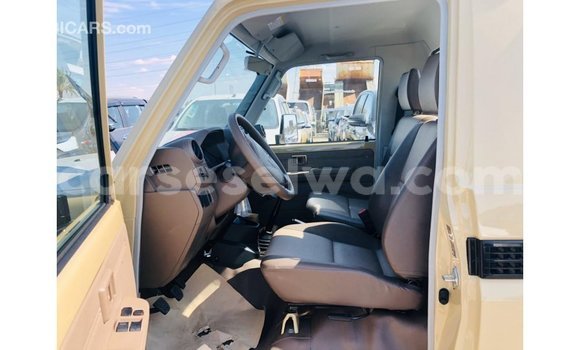Buy Import Toyota Land Cruiser Beige Car in Import - Dubai in East Mahé Buy Import Toyota Land Cruiser Beige Car in Import - Dubai in East Mahé