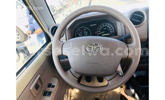 Buy Import Toyota Land Cruiser Beige Car in Import - Dubai in East Mahé Buy Import Toyota Land Cruiser Beige Car in Import - Dubai in East Mahé
