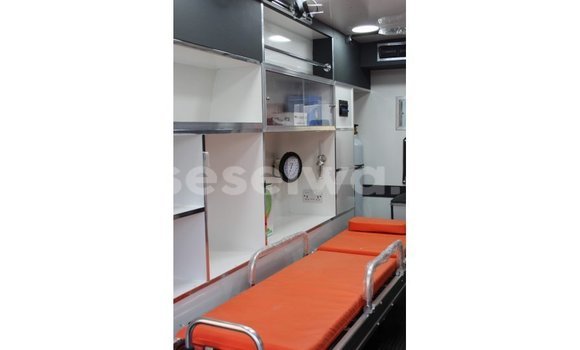 Buy Import Toyota Hiace White Car in Import - Dubai in East Mahé Buy Import Toyota Hiace White Car in Import - Dubai in East Mahé