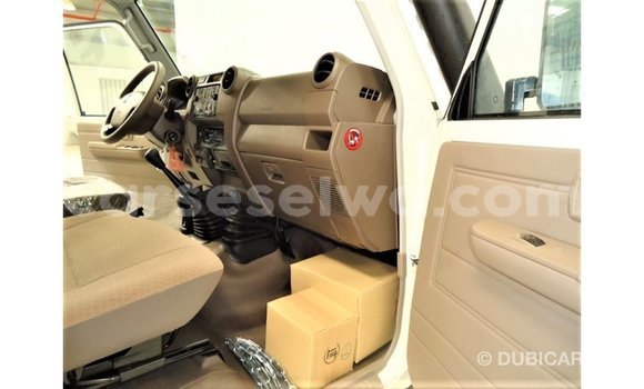 Buy Import Toyota Land Cruiser White Car in Import - Dubai in East Mahé Buy Import Toyota Land Cruiser White Car in Import - Dubai in East Mahé