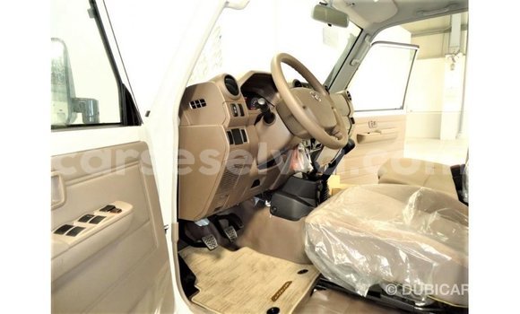 Buy Import Toyota Land Cruiser White Car in Import - Dubai in East Mahé Buy Import Toyota Land Cruiser White Car in Import - Dubai in East Mahé
