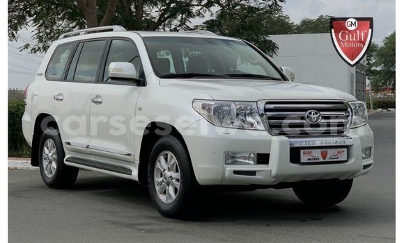 Buy Import Toyota Land Cruiser White Car in Import - Dubai in East Mahé Buy Import Toyota Land Cruiser White Car in Import - Dubai in East Mahé