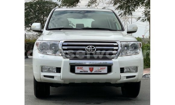 Buy Import Toyota Land Cruiser White Car in Import - Dubai in East Mahé Buy Import Toyota Land Cruiser White Car in Import - Dubai in East Mahé