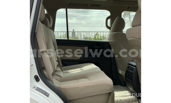 Buy Import Toyota Land Cruiser White Car in Import - Dubai in East Mahé Buy Import Toyota Land Cruiser White Car in Import - Dubai in East Mahé
