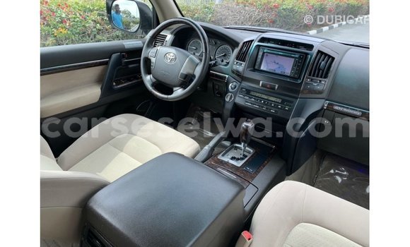 Buy Import Toyota Land Cruiser White Car in Import - Dubai in East Mahé Buy Import Toyota Land Cruiser White Car in Import - Dubai in East Mahé
