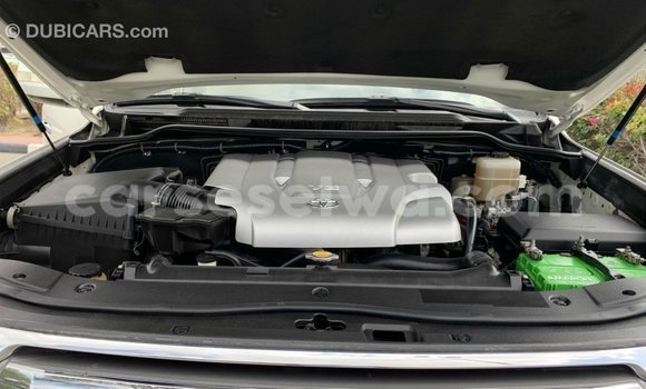 Buy Import Toyota Land Cruiser White Car in Import - Dubai in East Mahé Buy Import Toyota Land Cruiser White Car in Import - Dubai in East Mahé