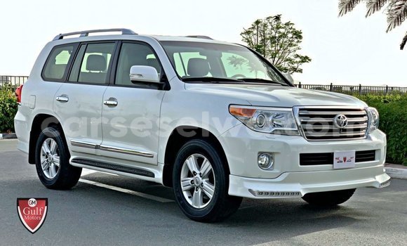 Buy Import Toyota Land Cruiser White Car in Import - Dubai in East Mahé Buy Import Toyota Land Cruiser White Car in Import - Dubai in East Mahé
