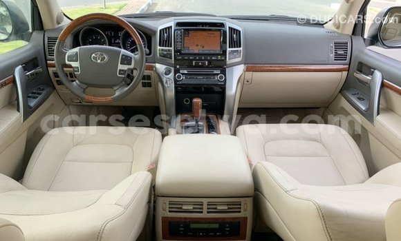 Buy Import Toyota Land Cruiser White Car in Import - Dubai in East Mahé Buy Import Toyota Land Cruiser White Car in Import - Dubai in East Mahé