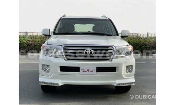 Buy Import Toyota Land Cruiser White Car in Import - Dubai in East Mahé Buy Import Toyota Land Cruiser White Car in Import - Dubai in East Mahé
