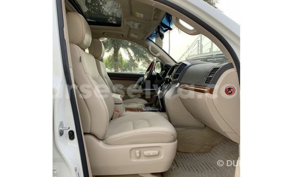 Buy Import Toyota Land Cruiser White Car in Import - Dubai in East Mahé Buy Import Toyota Land Cruiser White Car in Import - Dubai in East Mahé