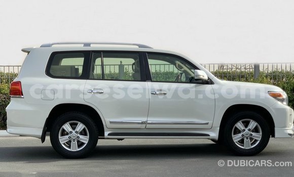 Buy Import Toyota Land Cruiser White Car in Import - Dubai in East Mahé Buy Import Toyota Land Cruiser White Car in Import - Dubai in East Mahé