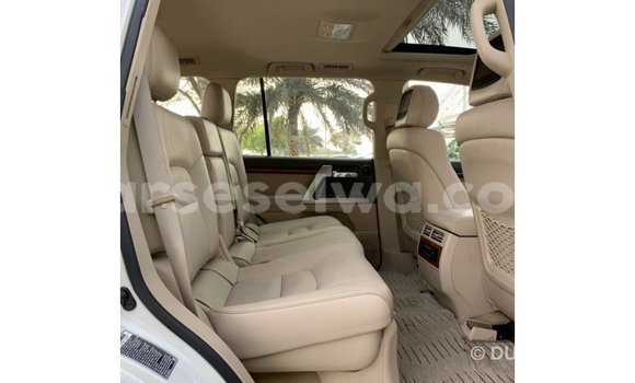 Buy Import Toyota Land Cruiser White Car in Import - Dubai in East Mahé Buy Import Toyota Land Cruiser White Car in Import - Dubai in East Mahé