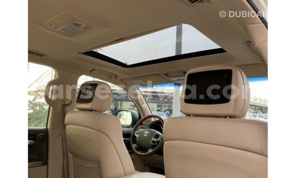 Buy Import Toyota Land Cruiser White Car in Import - Dubai in East Mahé Buy Import Toyota Land Cruiser White Car in Import - Dubai in East Mahé