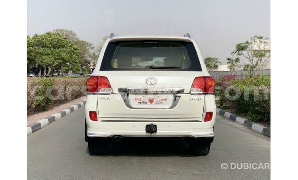 Buy Import Toyota Land Cruiser White Car in Import - Dubai in East Mahé Buy Import Toyota Land Cruiser White Car in Import - Dubai in East Mahé