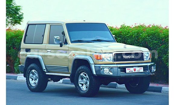 Buy Import Toyota Land Cruiser Beige Car in Import - Dubai in East Mahé Buy Import Toyota Land Cruiser Beige Car in Import - Dubai in East Mahé