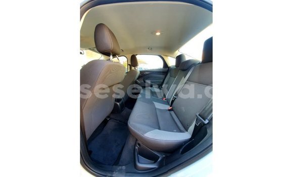 Buy Import Ford Focus White Car in Import - Dubai in East Mahé Buy Import Ford Focus White Car in Import - Dubai in East Mahé