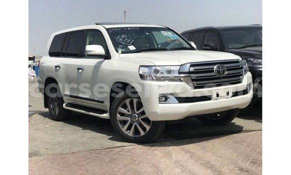 Buy Import Toyota Land Cruiser White Car in Import - Dubai in East Mahé