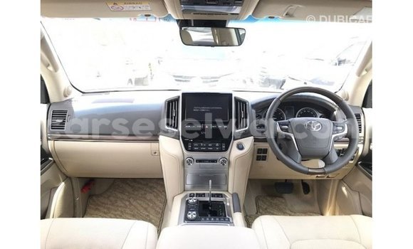 Buy Import Toyota Land Cruiser White Car in Import - Dubai in East Mahé Buy Import Toyota Land Cruiser White Car in Import - Dubai in East Mahé