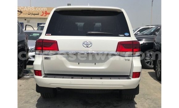 Buy Import Toyota Land Cruiser White Car in Import - Dubai in East Mahé Buy Import Toyota Land Cruiser White Car in Import - Dubai in East Mahé