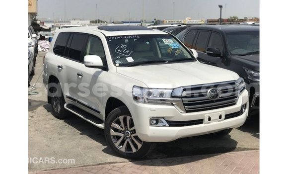 Buy Import Toyota Land Cruiser White Car in Import - Dubai in East Mahé Buy Import Toyota Land Cruiser White Car in Import - Dubai in East Mahé