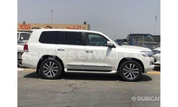 Buy Import Toyota Land Cruiser White Car in Import - Dubai in East Mahé Buy Import Toyota Land Cruiser White Car in Import - Dubai in East Mahé