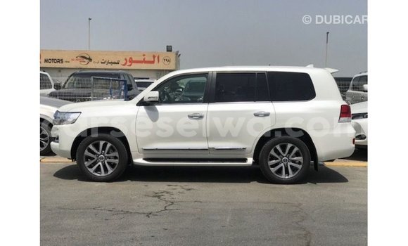 Buy Import Toyota Land Cruiser White Car in Import - Dubai in East Mahé Buy Import Toyota Land Cruiser White Car in Import - Dubai in East Mahé