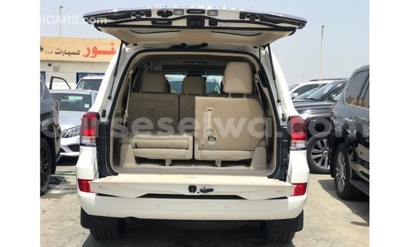 Buy Import Toyota Land Cruiser White Car in Import - Dubai in East Mahé Buy Import Toyota Land Cruiser White Car in Import - Dubai in East Mahé