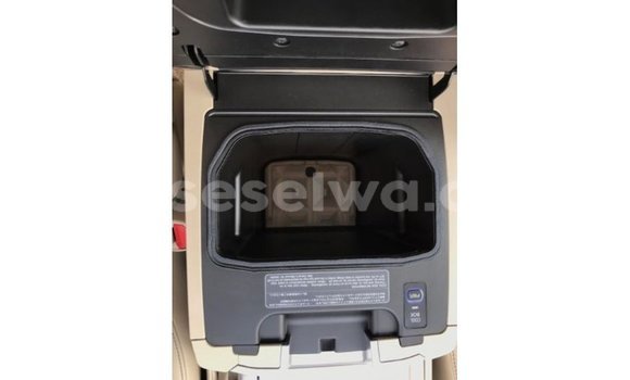 Buy Import Toyota Land Cruiser White Car in Import - Dubai in East Mahé Buy Import Toyota Land Cruiser White Car in Import - Dubai in East Mahé